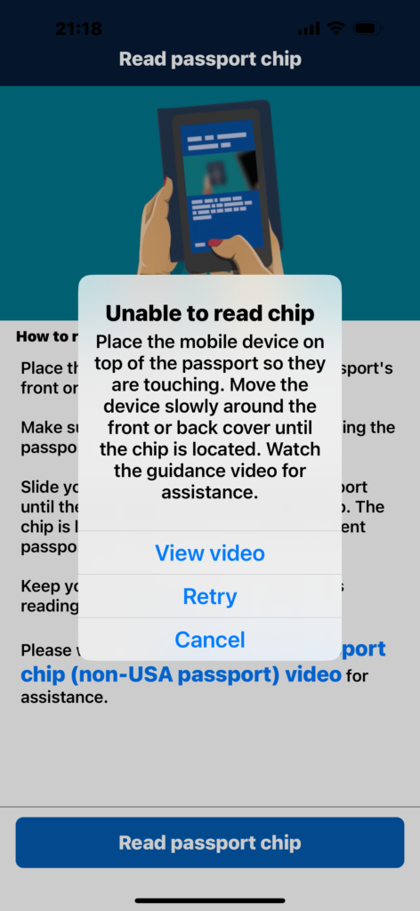 チップを読み取れない
携帯端末をパスポートの上に置き、両者が接触するようにします。チップの位置が確認できるまで、端末をフロントカバーまたはバックカバーの周りをゆっくりと動かします。ガイダンスビデオをご覧ください。