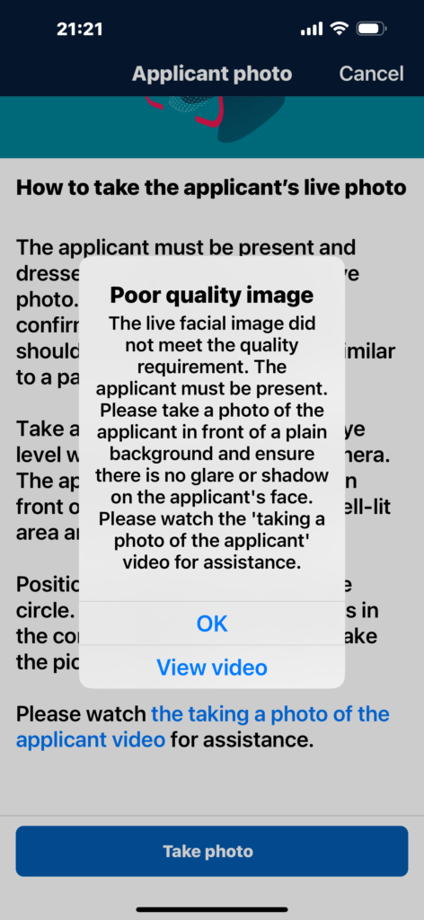 画質が悪い
ライブの顔画像が品質要件を満たしていません。申請者が同席している必要があります。申請者の写真を無地の背景の前で撮影し、申請者の顔に反射や影がないことを確認してください。「申請者の写真を撮る」ビデオをご覧ください。